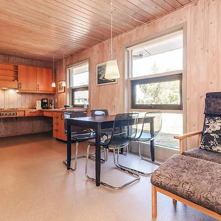 4 Person In Semesterbostad