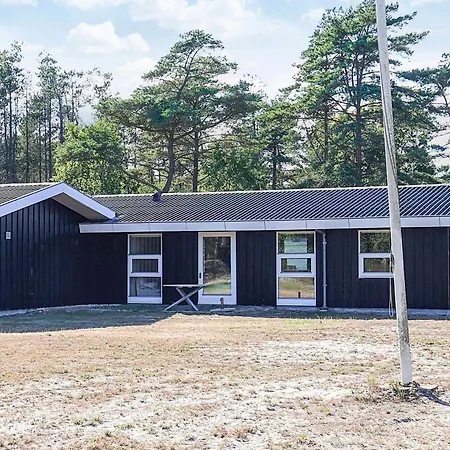 4 Person In Semesterbostad *