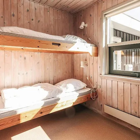 4 Person In Semesterbostad *